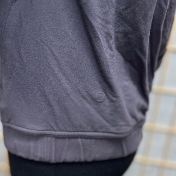 ⭐️ Lululemon Twisted & Tucked Pullover [M5] - Picture 5 of 9